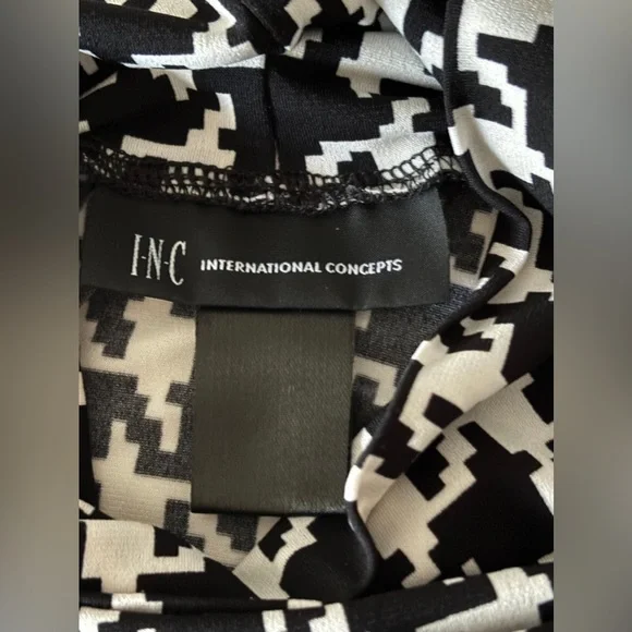 Black and White Houndstooth Women's Top EUC - Picture 2 of 2